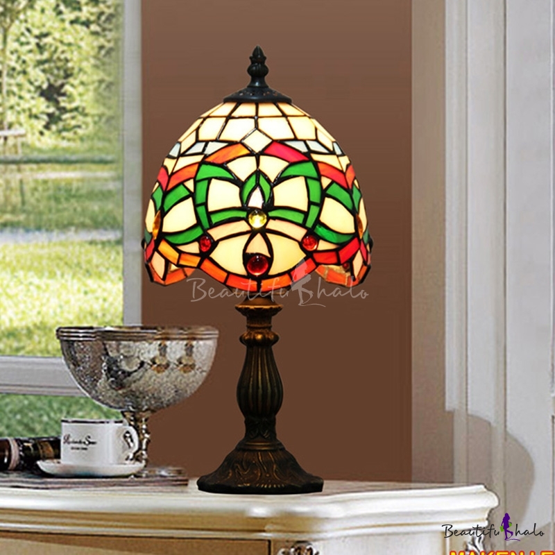 1 Bulb ScallopedTrim Table Light Tiffany Green Stained Glass