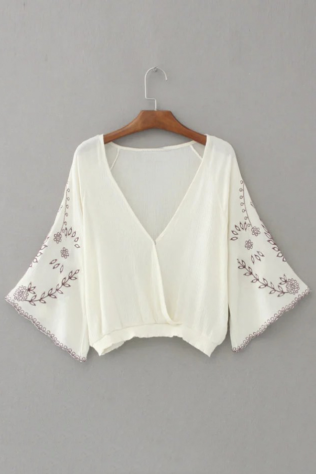 

Fashion Sexy V-Neck Embroidery Floral Patter in Bell Long Sleeve, White