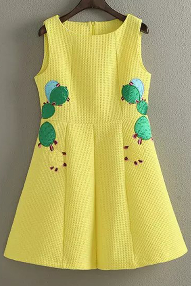 

Round Neck Sleeveless Fashion Insect Embroidered Applique A-Line Dress, Yellow